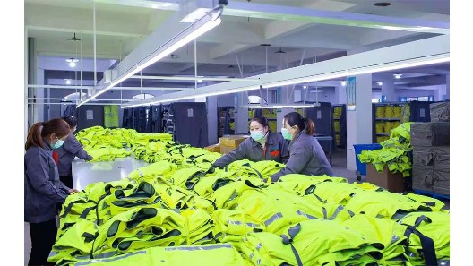 反光雨衣廠家，專業(yè)定制—靖江振弘